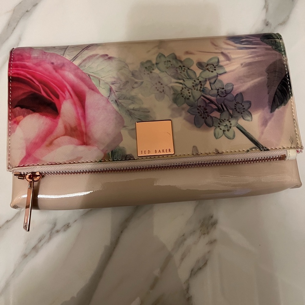 Brand New with Tags Ted Baker Clute w/ strap